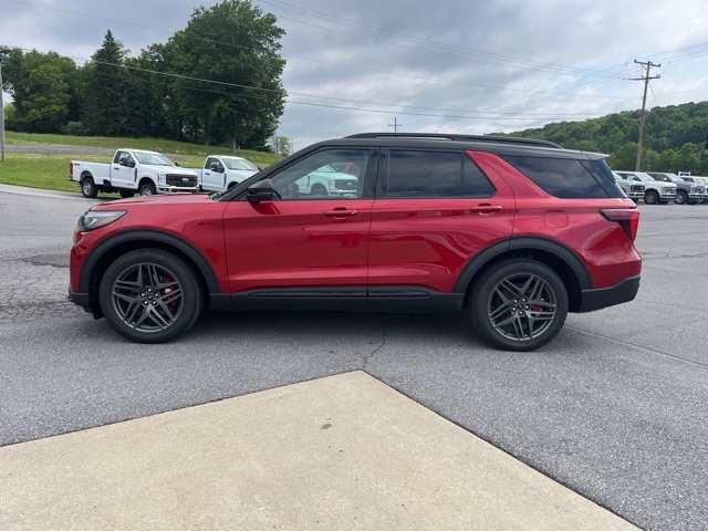 2025 Ford Explorer ST photo 4