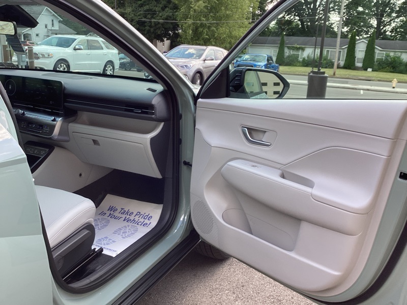 2026 Hyundai Kona SEL photo 17