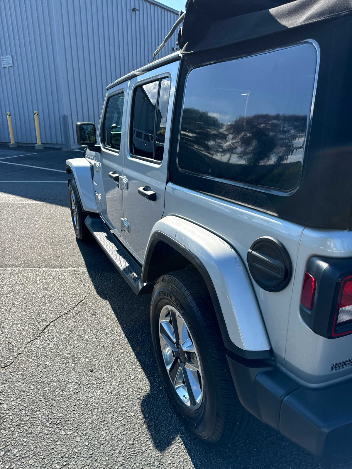 2023 Jeep Wrangler Sahara photo 12