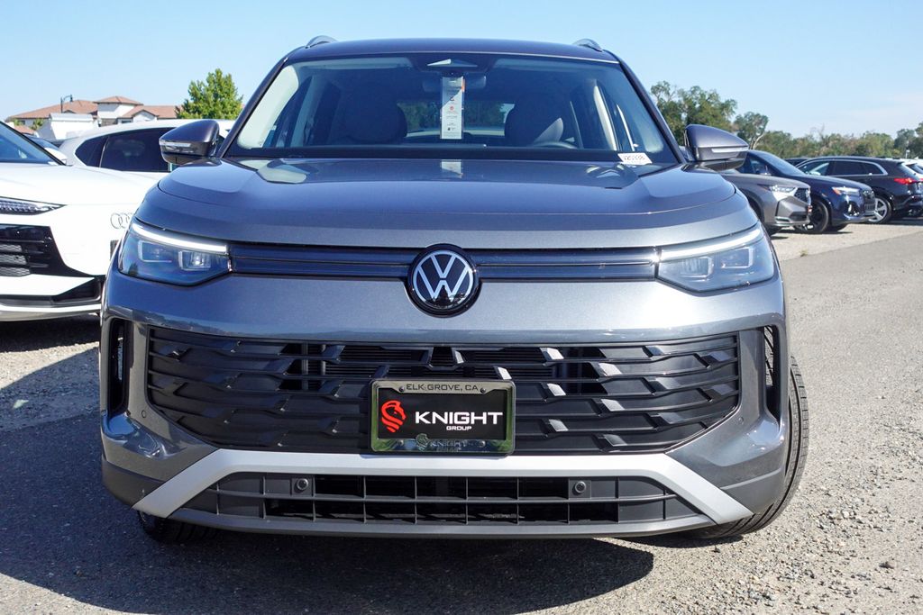 2025 Volkswagen Tiguan SE photo 2