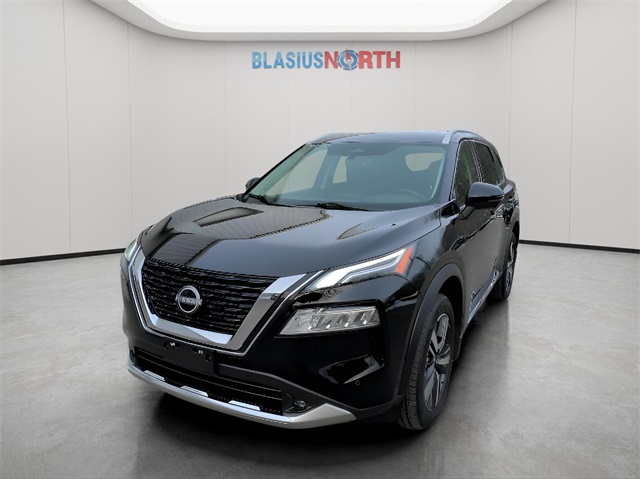 2022 Nissan Rogue Platinum's photo