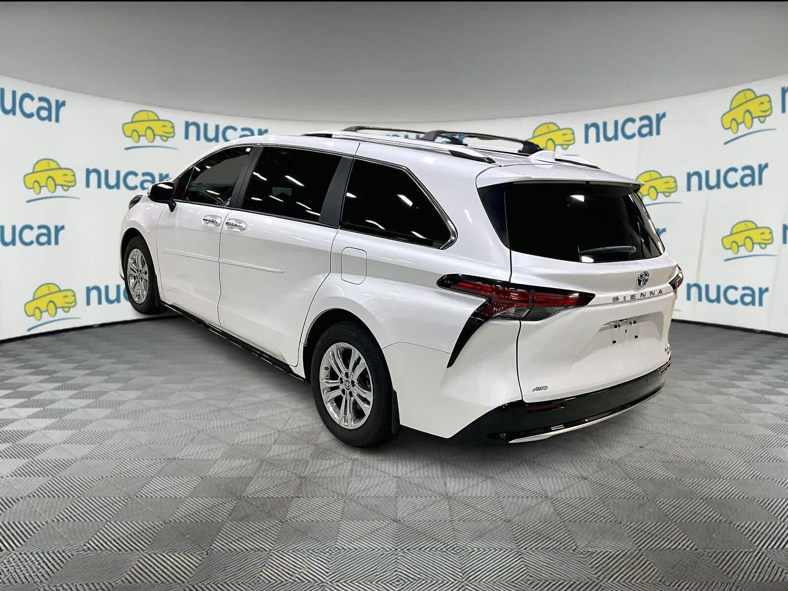 2024 Toyota Sienna Platinum photo 3
