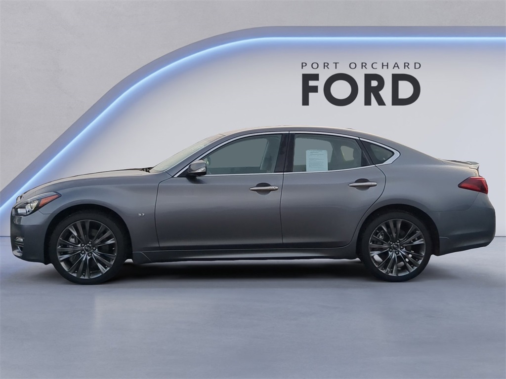 2019 Infiniti Q70 Luxe AWD photo 2
