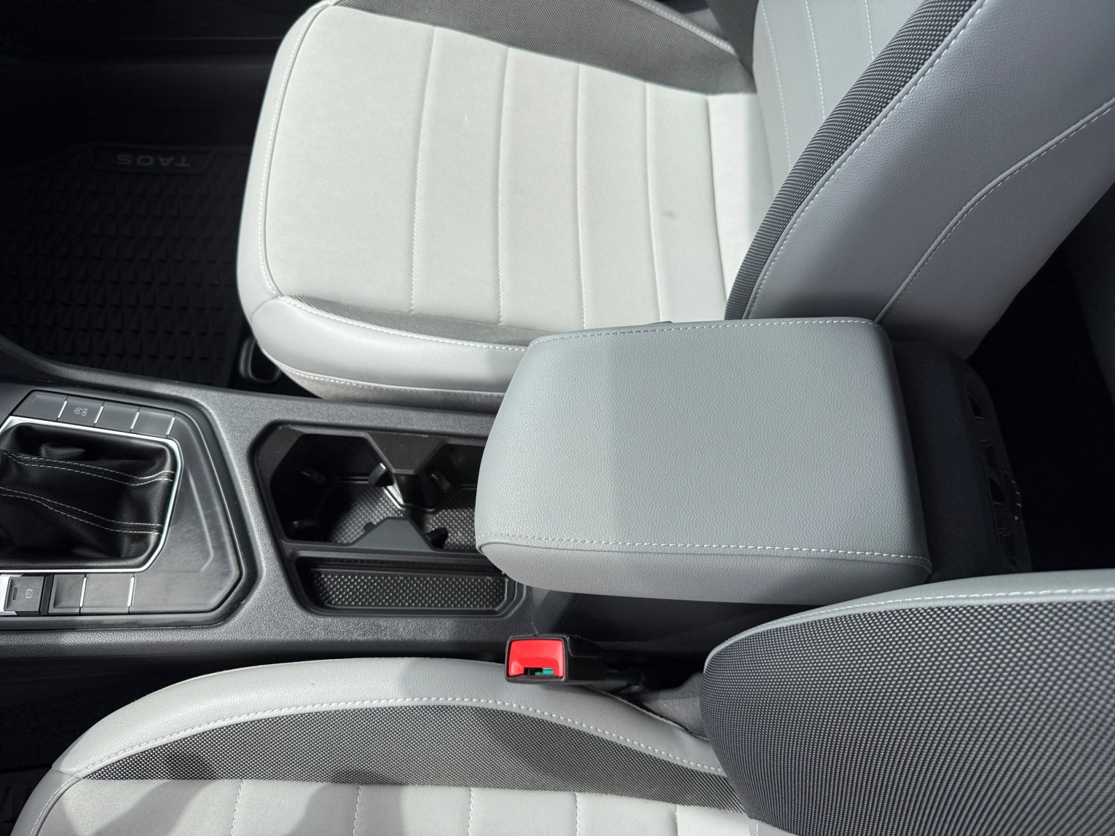 2022 Volkswagen Taos SE photo 13