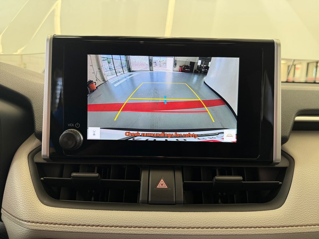2024 Toyota RAV4 Hybrid XLE photo 22