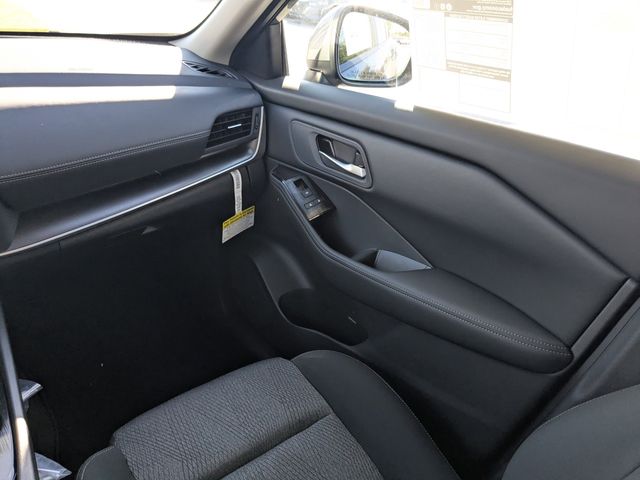 2026 Nissan Rogue SV photo 13