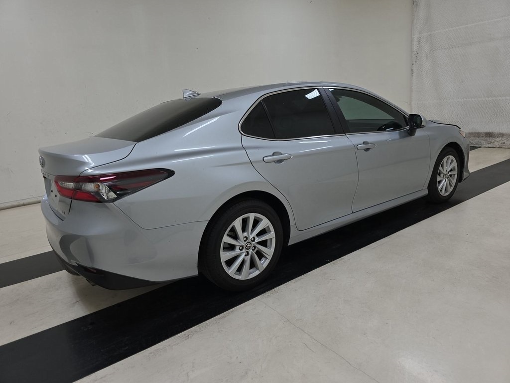 2022 Toyota Camry LE photo 3