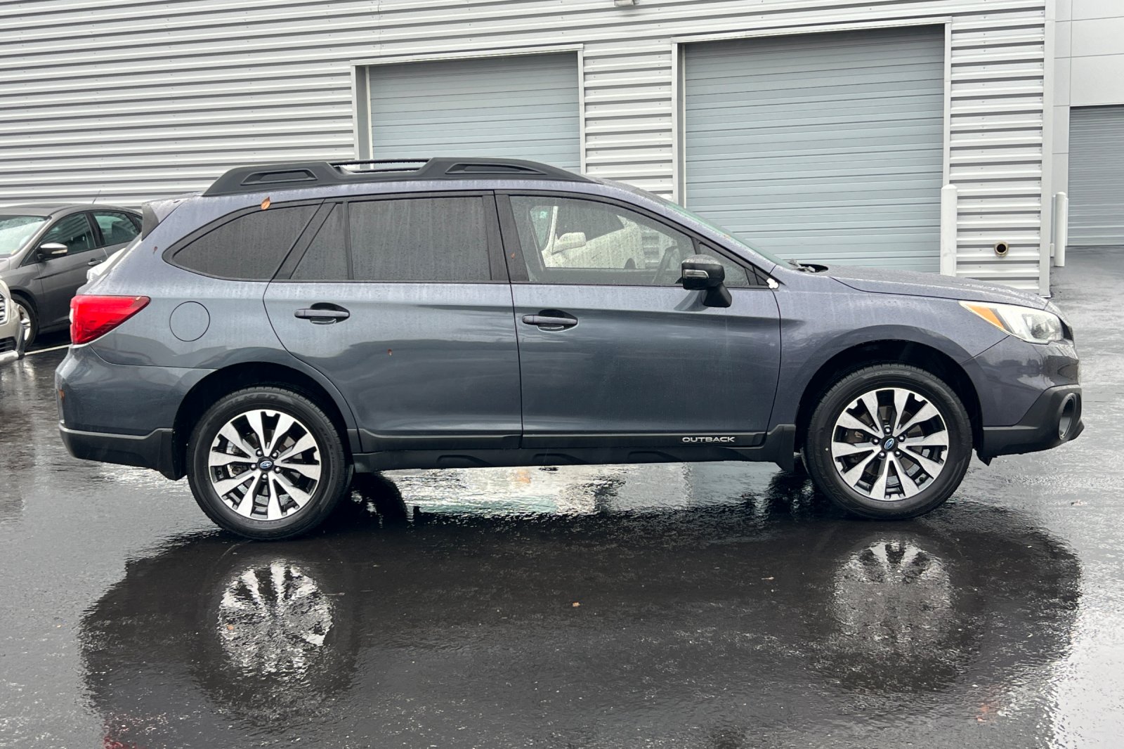2015 Subaru Outback 2.5i Limited photo 2