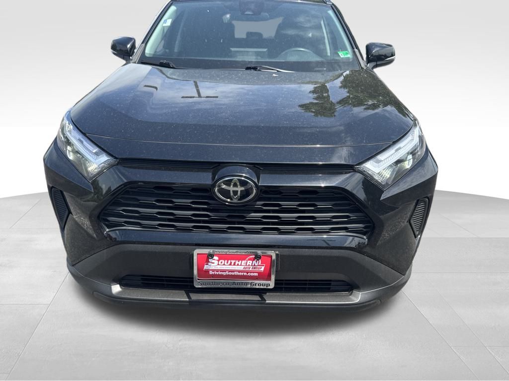 2022 Toyota RAV4 XLE photo 10