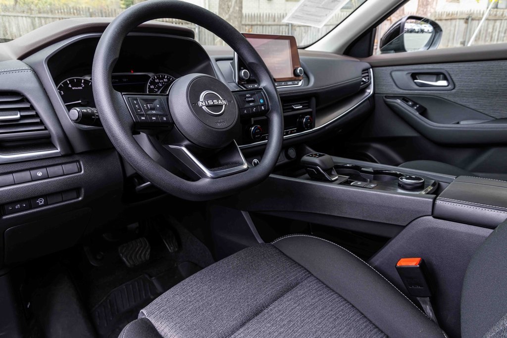 2023 Nissan Rogue SV photo 7