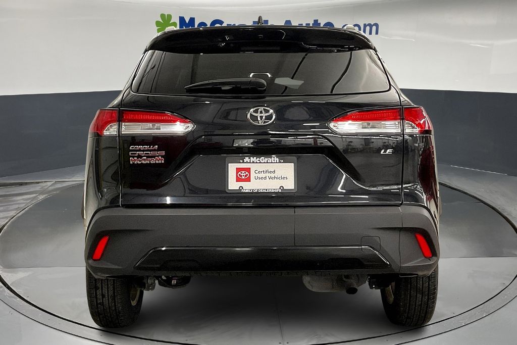 2024 Toyota Corolla Cross LE photo 4