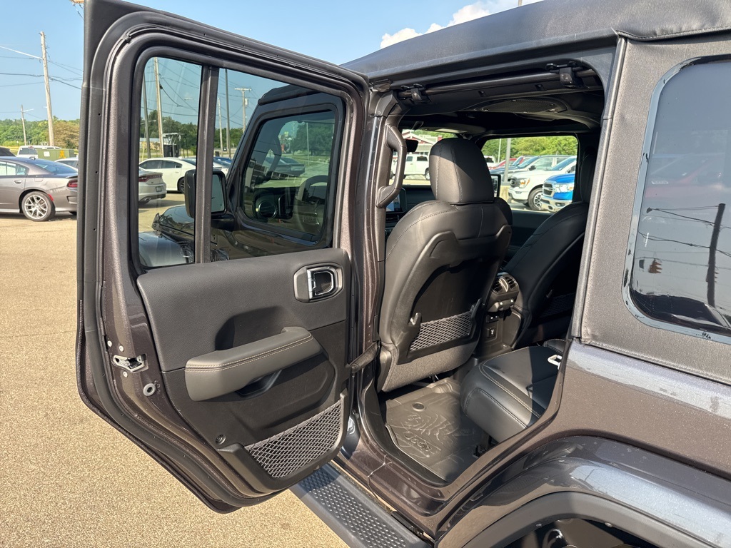 2025 Jeep Wrangler Sahara photo 24