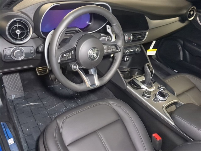 2025 Alfa Romeo Giulia Base photo 13