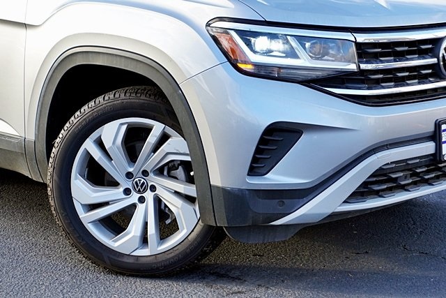 Used 2022 Silver Volkswagen 3.6L V6 SE w/Technology image 3
