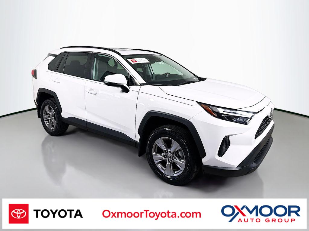 2024 Toyota RAV4 XLE's photo