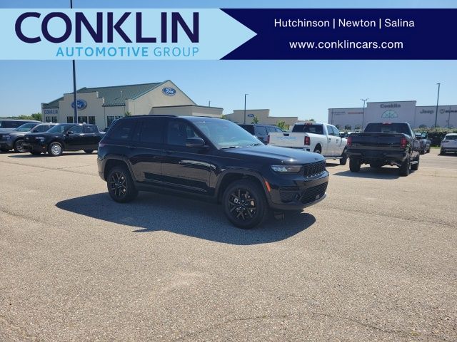 2025 Jeep Grand Cherokee Altitude's photo