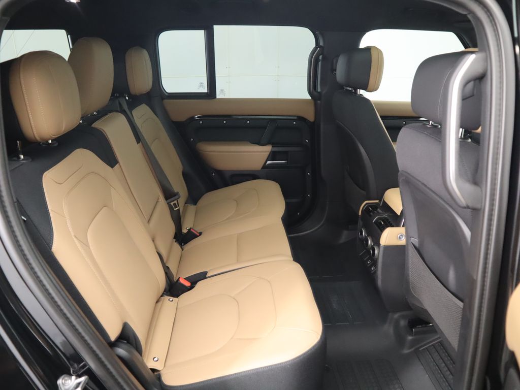 2025 Land Rover Defender 130 X photo 16