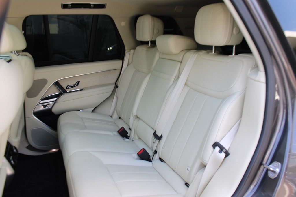 2023 Land Rover Range Rover SE photo 26