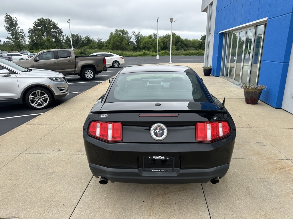 2011 Ford Mustang V6 Premium photo 8