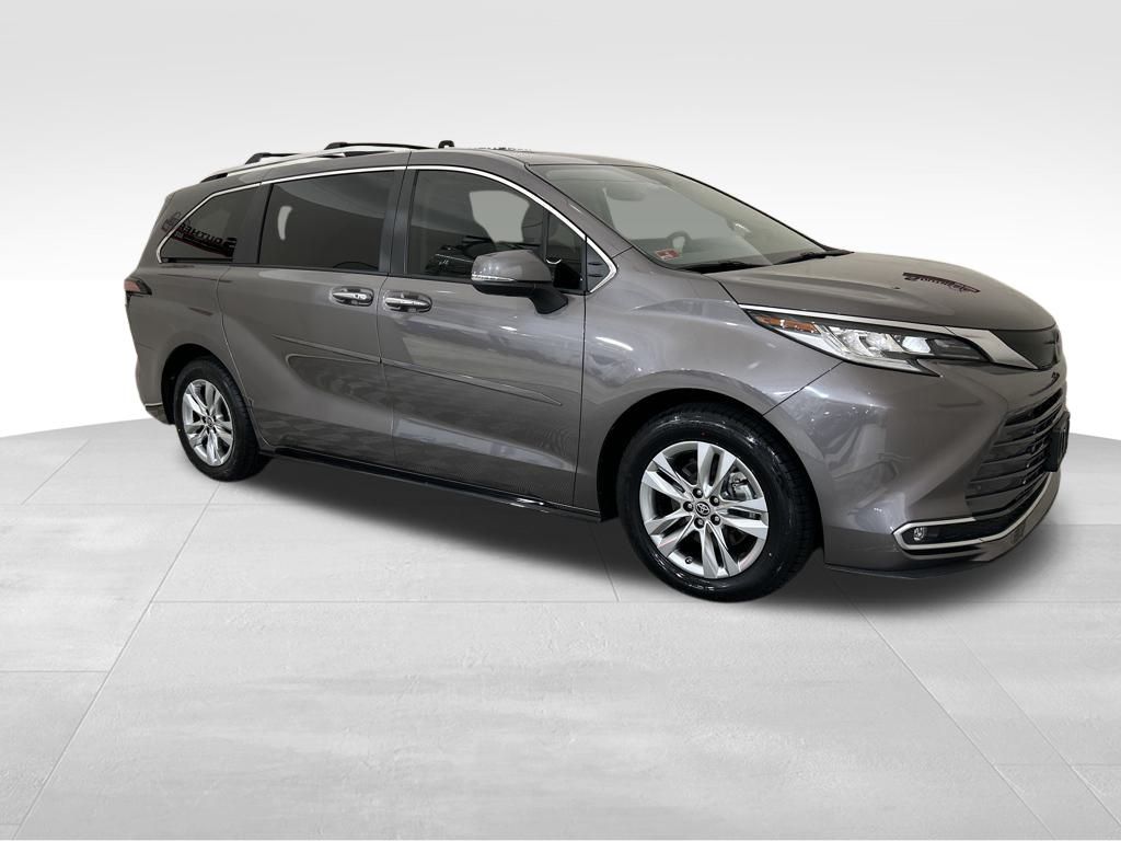 2022 Toyota Sienna Limited photo 12