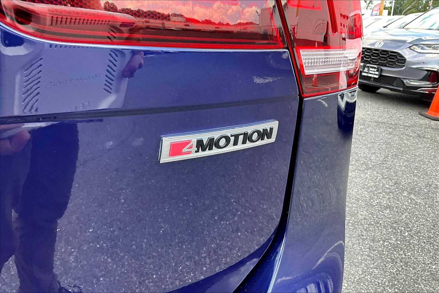 2021 Volkswagen Tiguan SEL photo 8