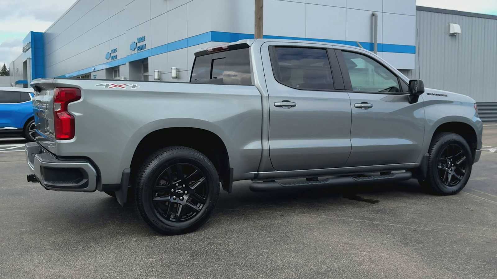 2023 Chevrolet Silverado 1500 RST photo 2