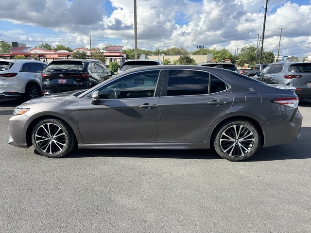 2020 Toyota Camry SE photo 4
