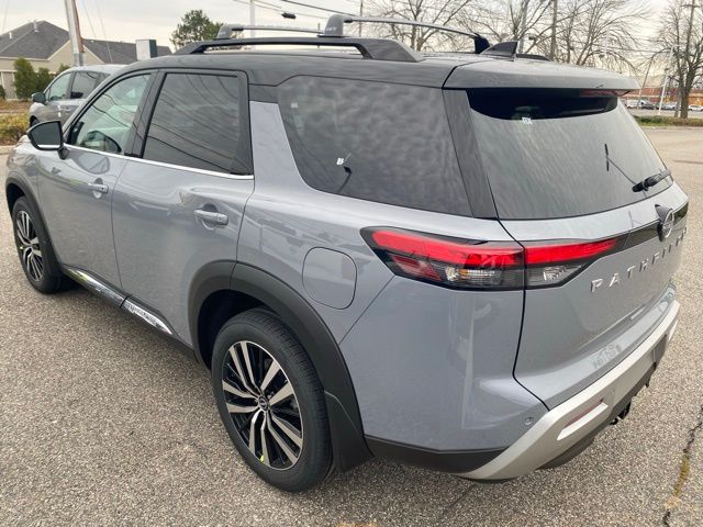 2025 Nissan Pathfinder Platinum photo 2
