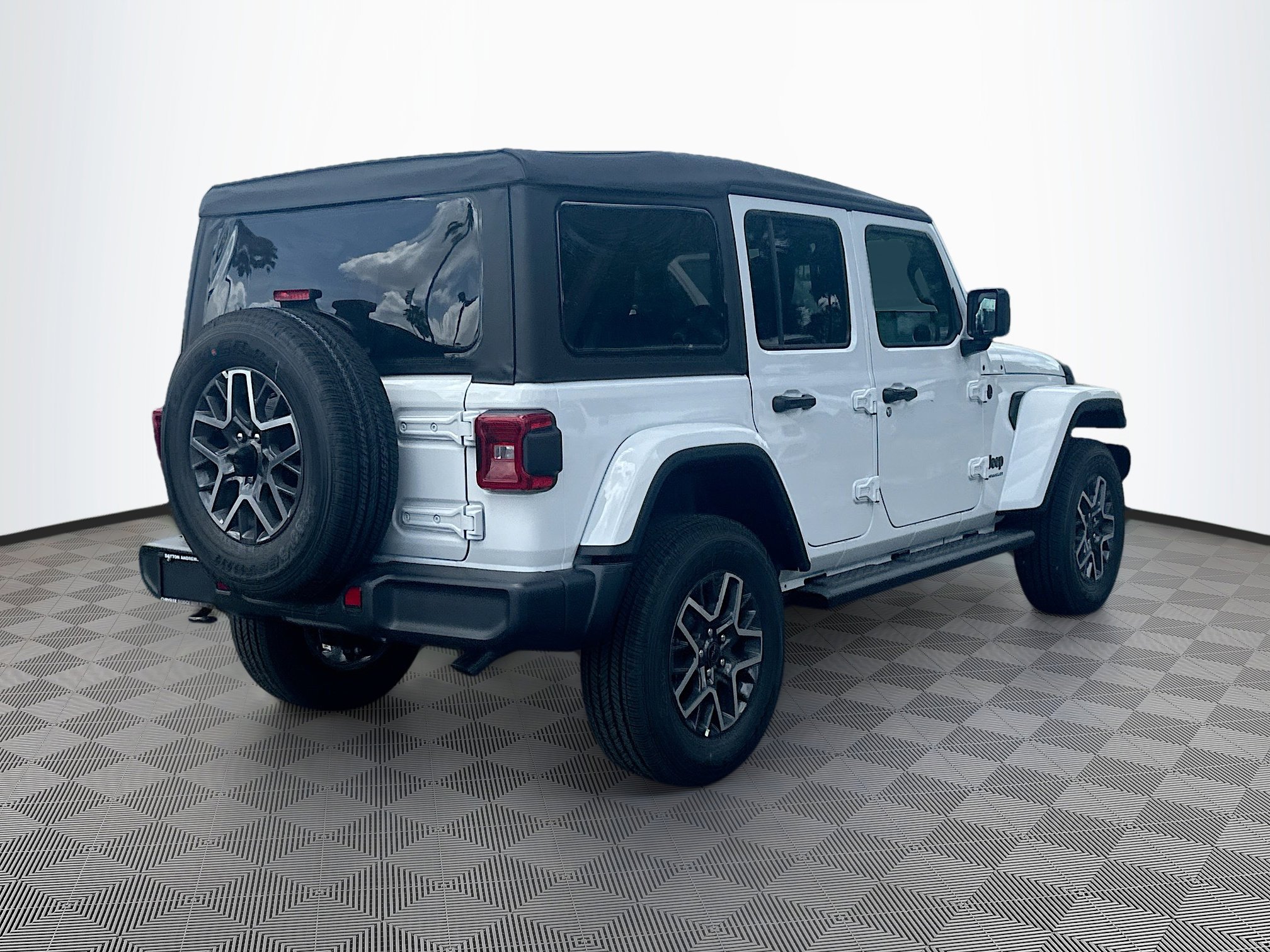 2025 Jeep Wrangler Sahara photo 4
