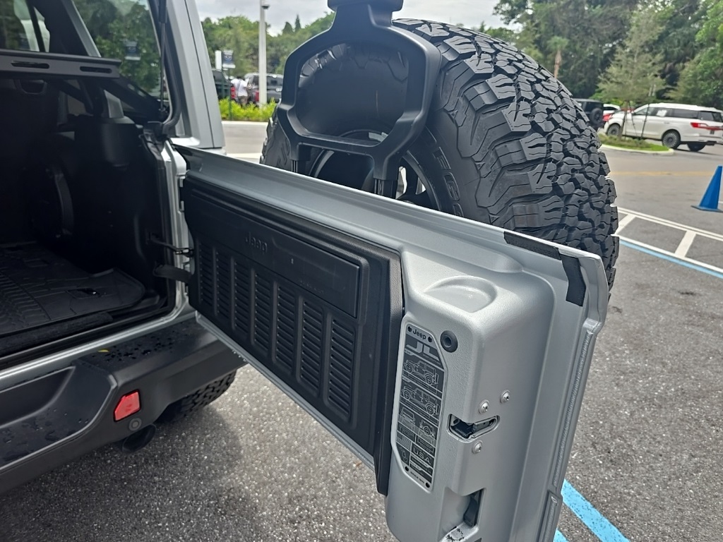 2024 Jeep Wrangler Rubicon X photo 36