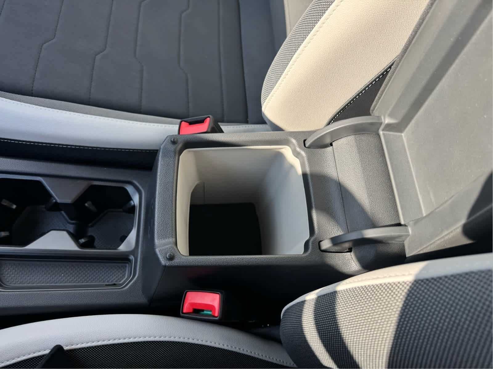 2025 Volkswagen Taos SE photo 24