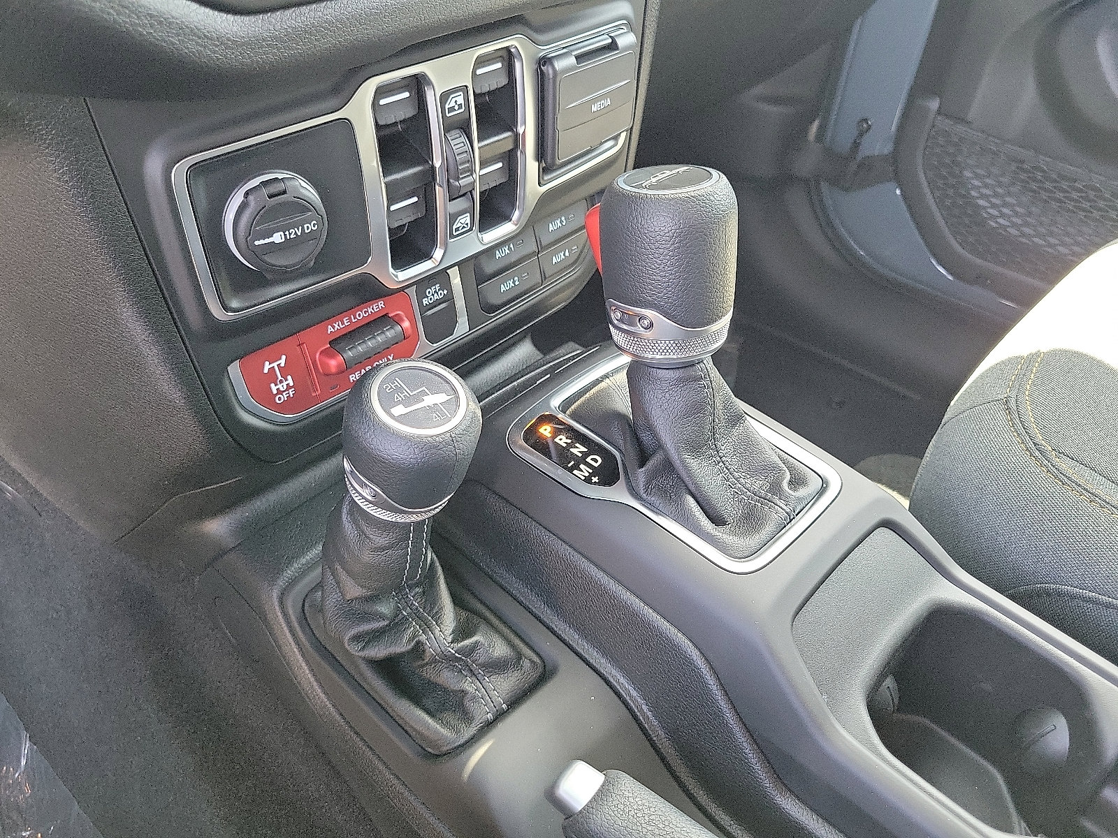 2025 Jeep Gladiator Willys photo 9