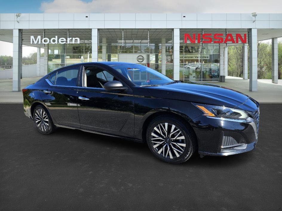 2024 Nissan Altima 2.5 SV photo 2