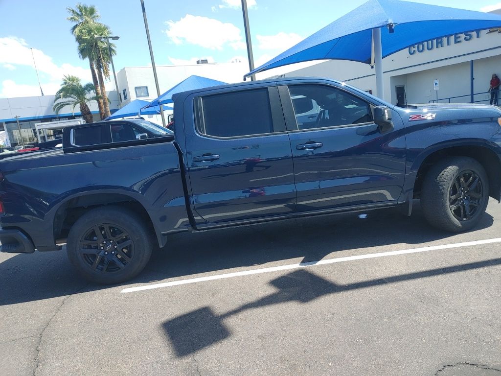 2023 Chevrolet Silverado 1500 RST photo 2