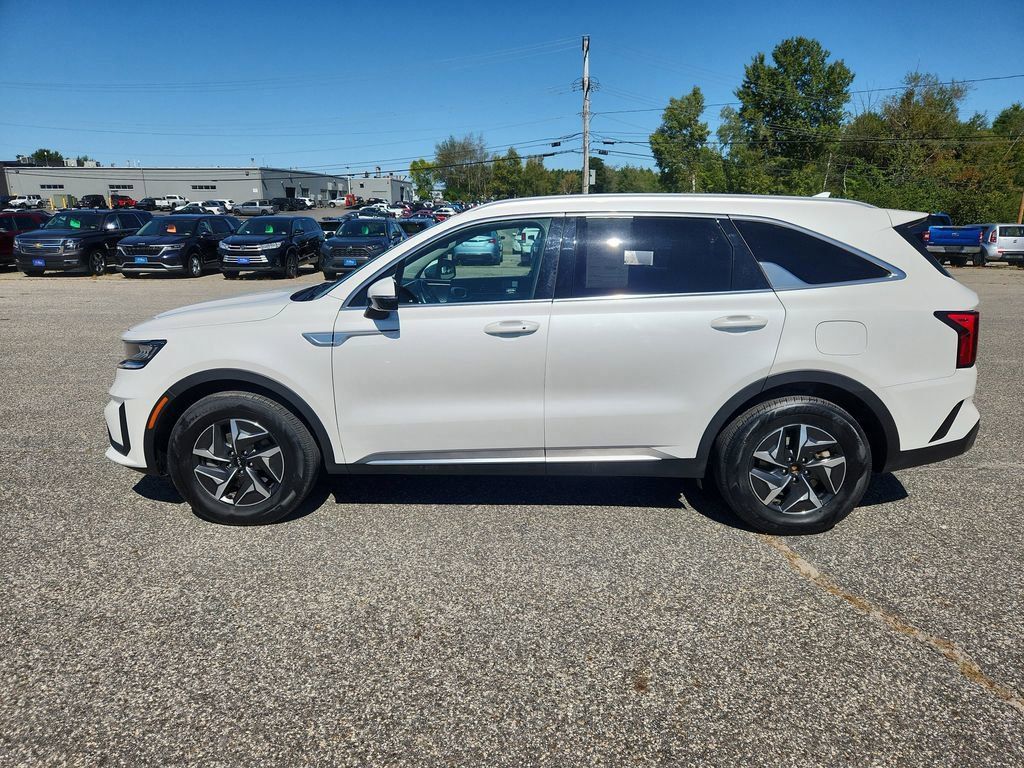 2022 Kia Sorento Hybrid S photo 2
