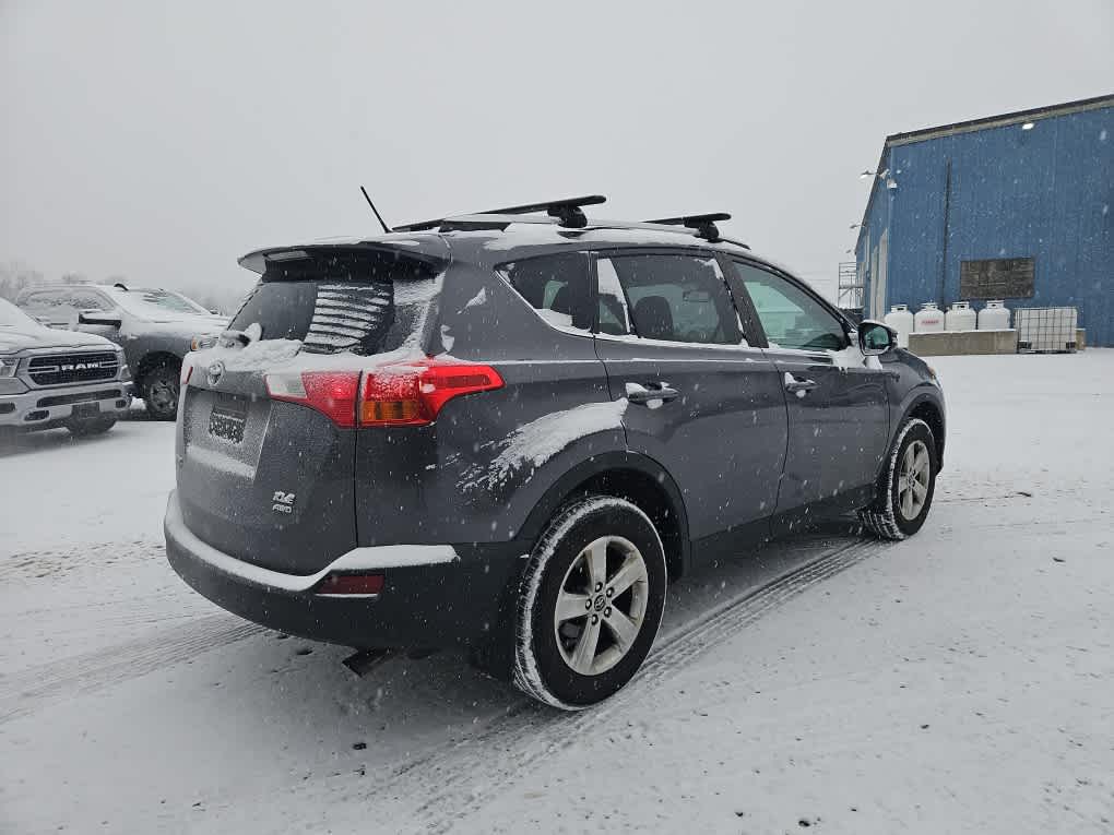 2015 Toyota RAV4 XLE photo 4