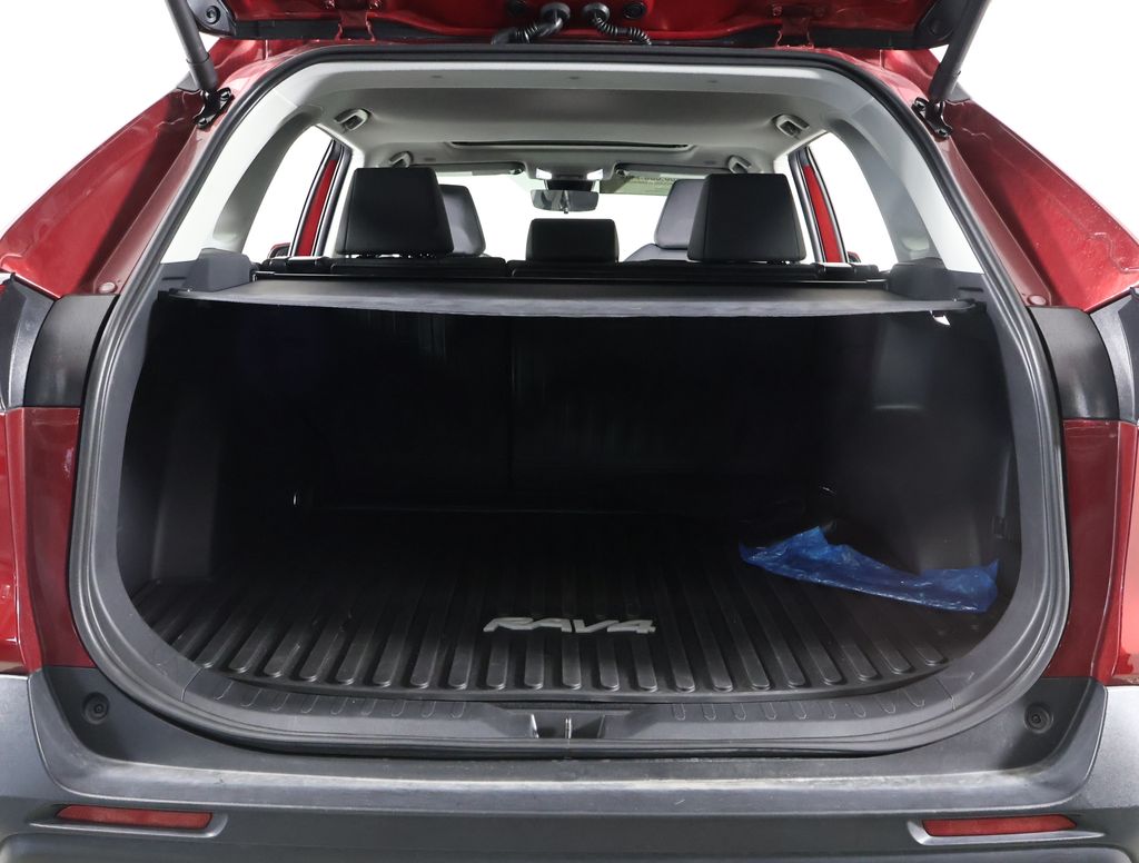 2024 Toyota RAV4 XLE photo 17