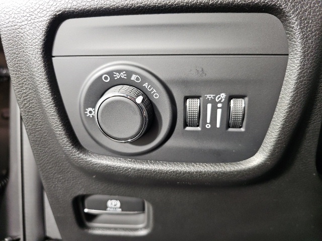 2025 Jeep Grand Cherokee Laredo X photo 15