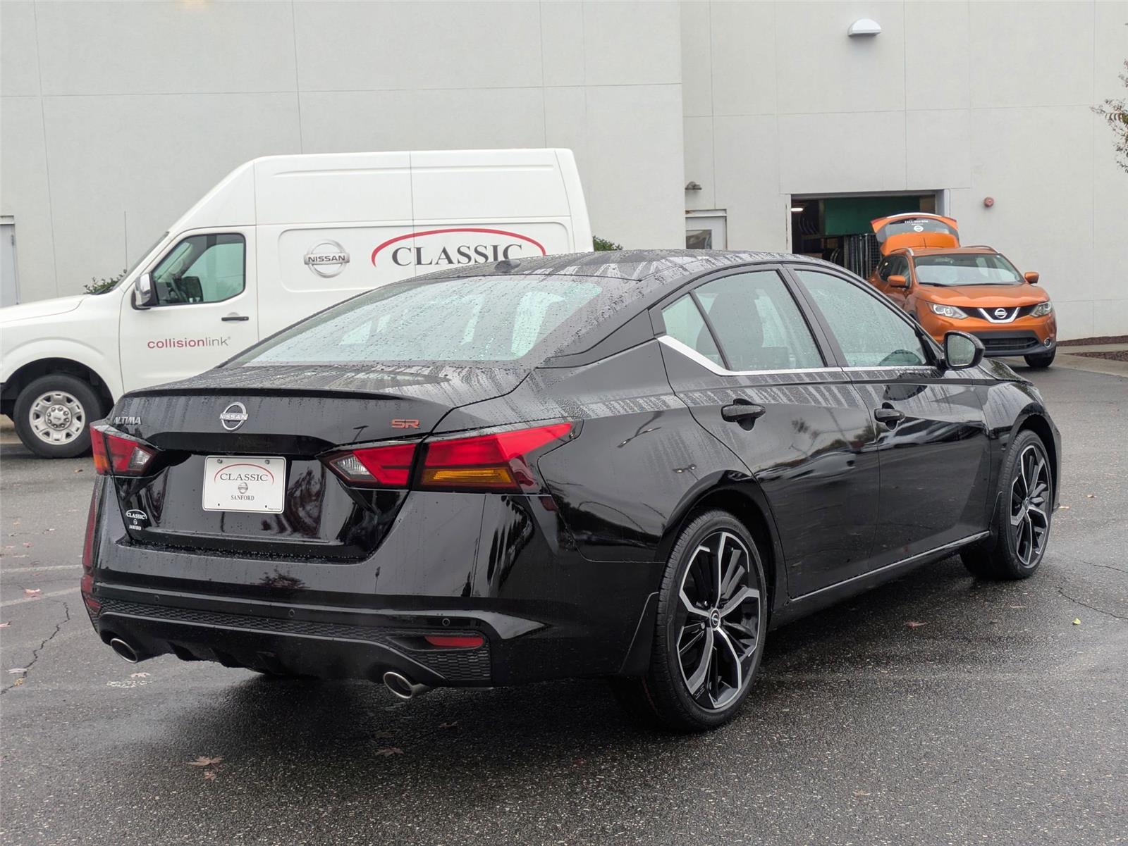 2025 Nissan Altima SR photo 3