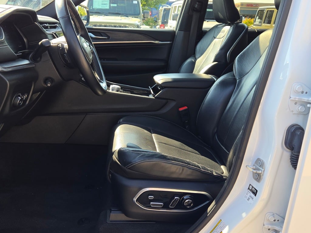 2021 Jeep Grand Cherokee Overland photo 22