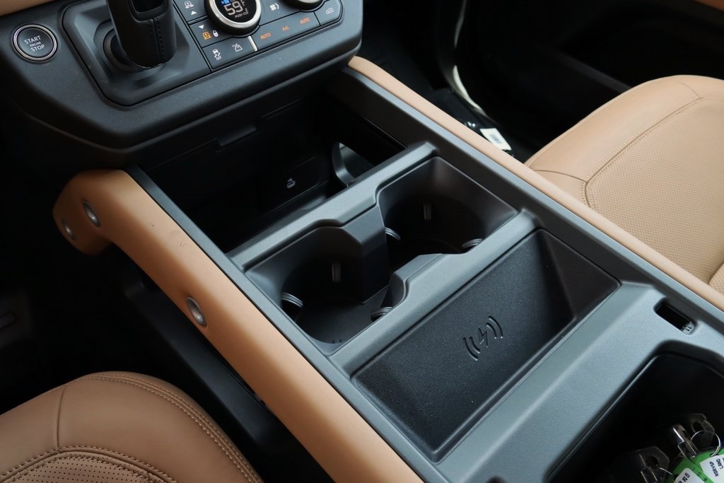 2025 Land Rover Defender 110 X-Dynamic SE photo 28