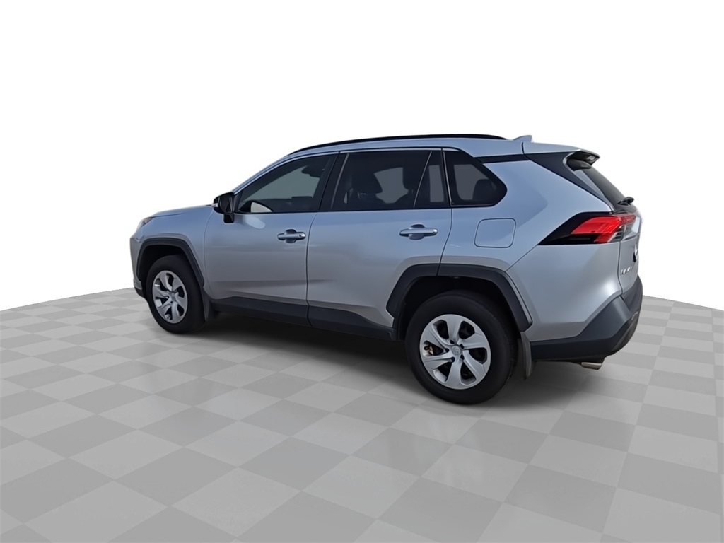 2019 Toyota RAV4 LE photo 3
