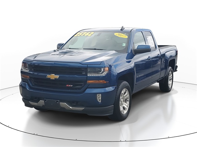 2017 Chevrolet Silverado 1500 LT photo 2