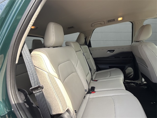 2024 Nissan Pathfinder SL photo 13