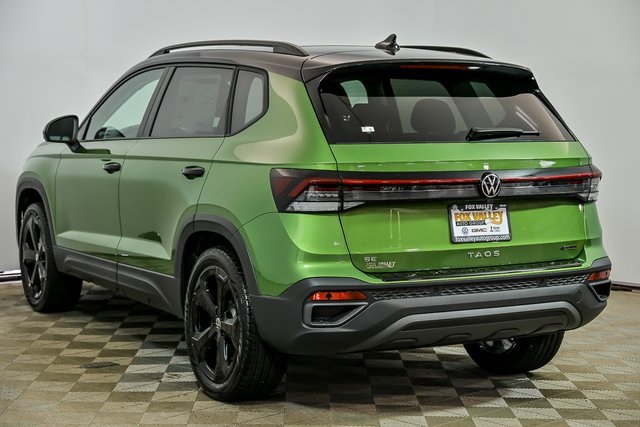 2025 Volkswagen Taos SE photo 4