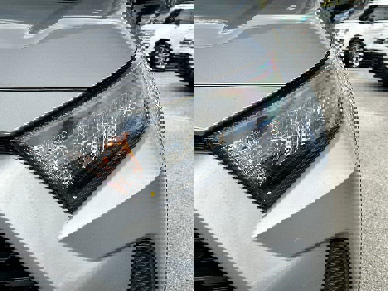 2022 Toyota RAV4 LE photo 4