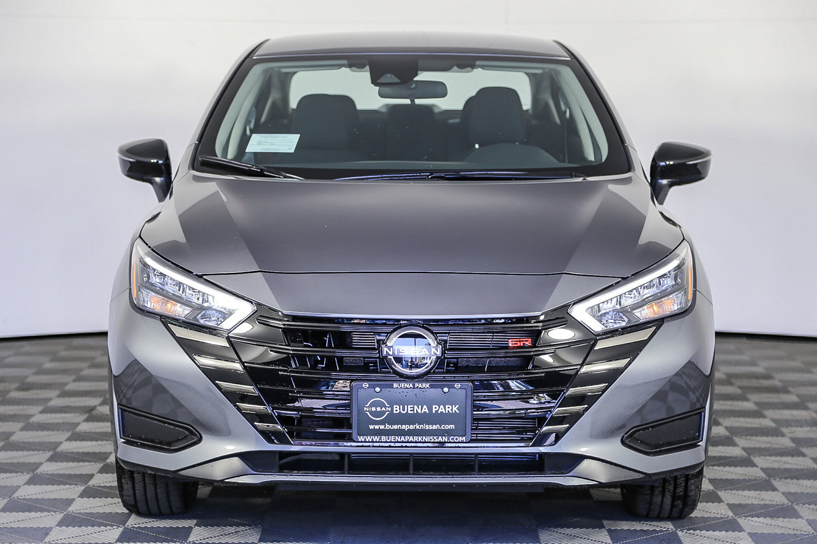 2025 Nissan Versa SR photo 4