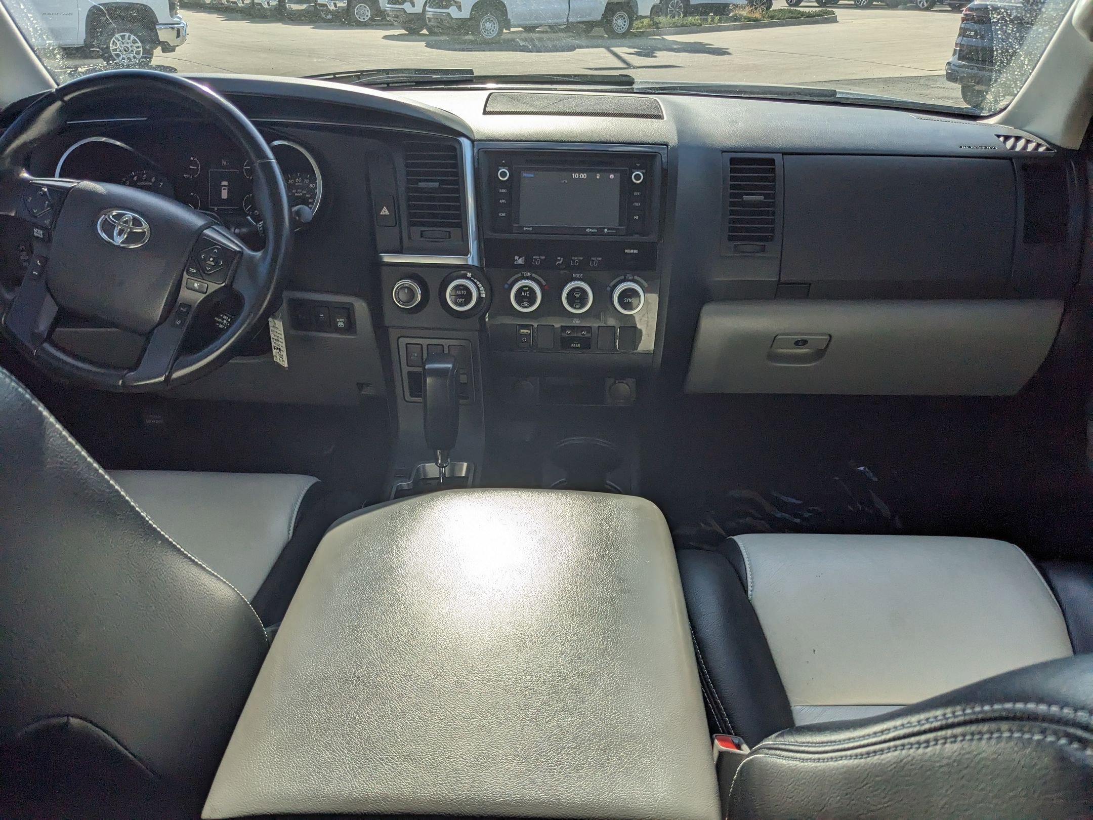 2019 Toyota Sequoia SR5 photo 17