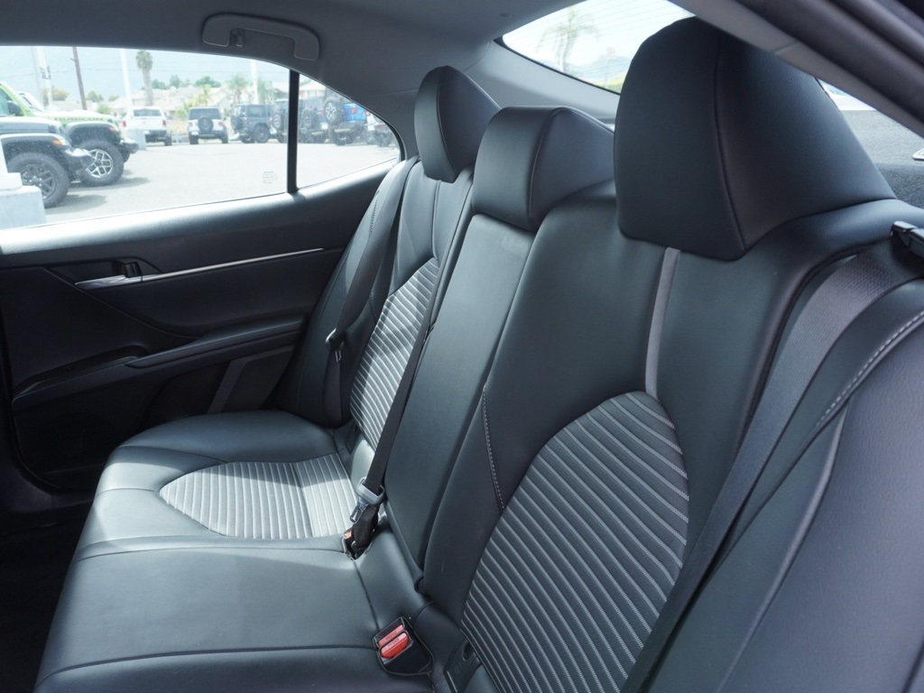 2023 Toyota Camry SE photo 18