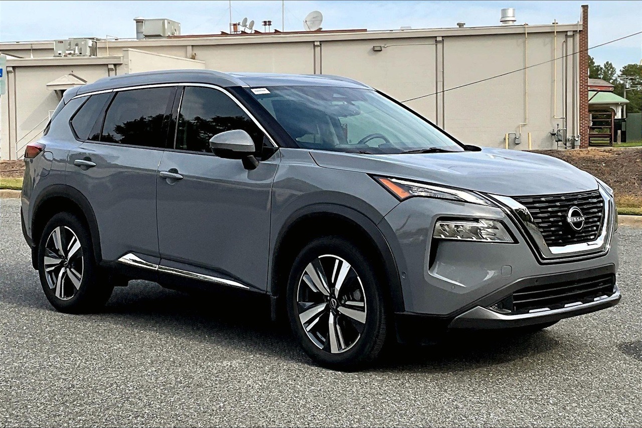 2022 Nissan Rogue SL photo 2